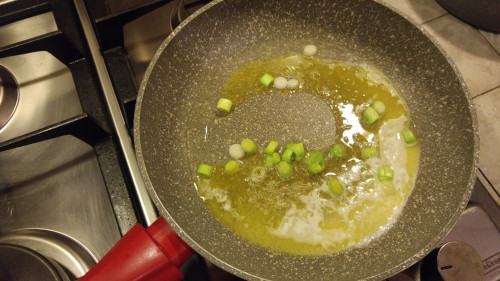 Soffriggere l'aglio